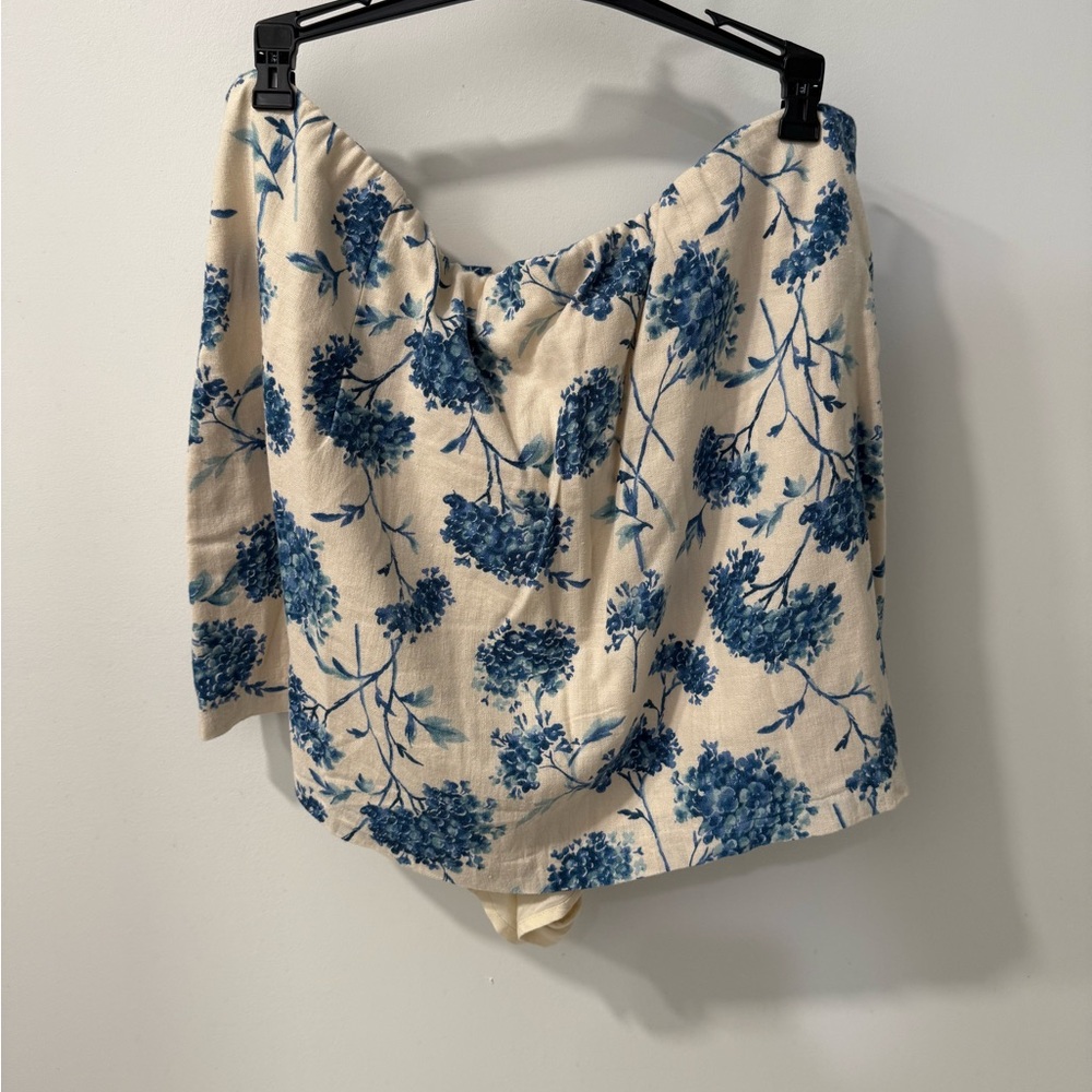 Abercrombie & Fitch Blue and Cream Floral Skort